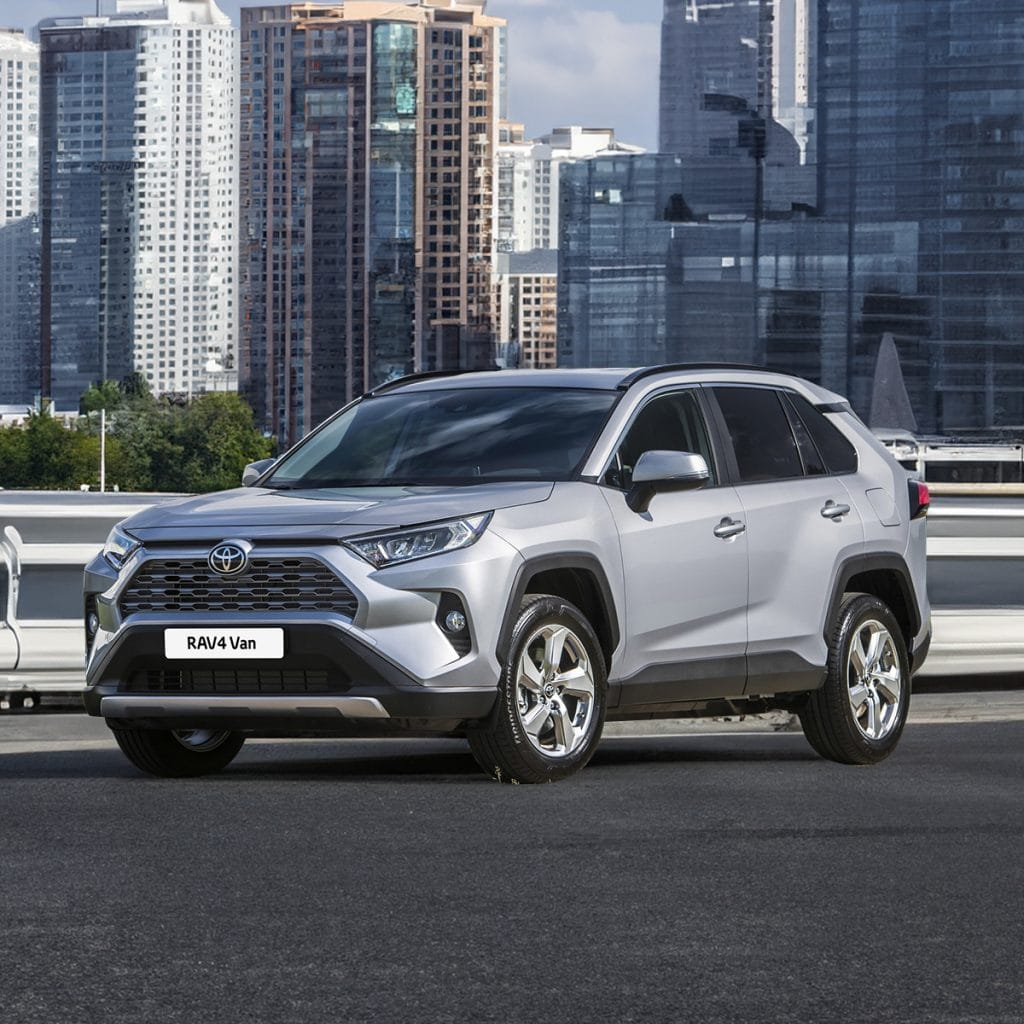 Which 2024 4x4 SUV delivers the best fuel efficiency and hybrid options