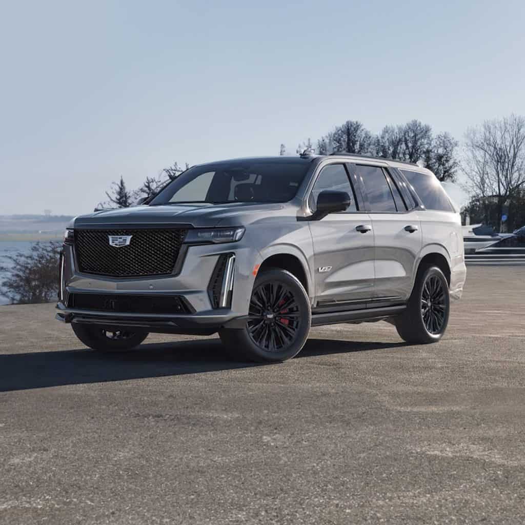 Which luxury 4x4 SUVs are expected to lead the market in 2024-2025