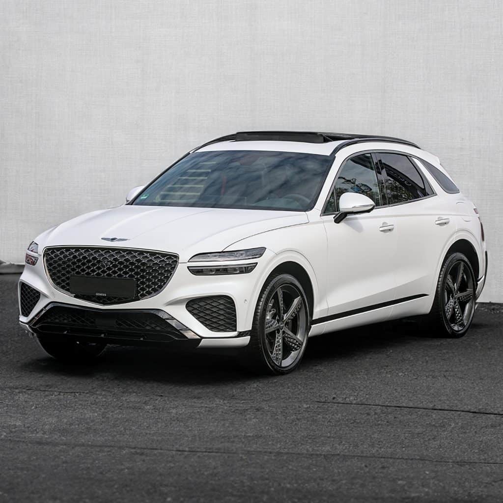 Which 2024 mid-size luxury SUVs offer the best balance between performance and comfort