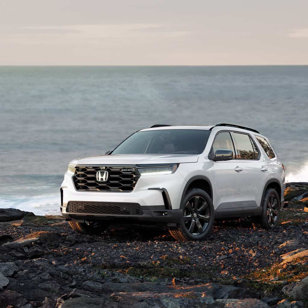 Which 2024 and 2025 Honda SUV models are considered luxury vehicles