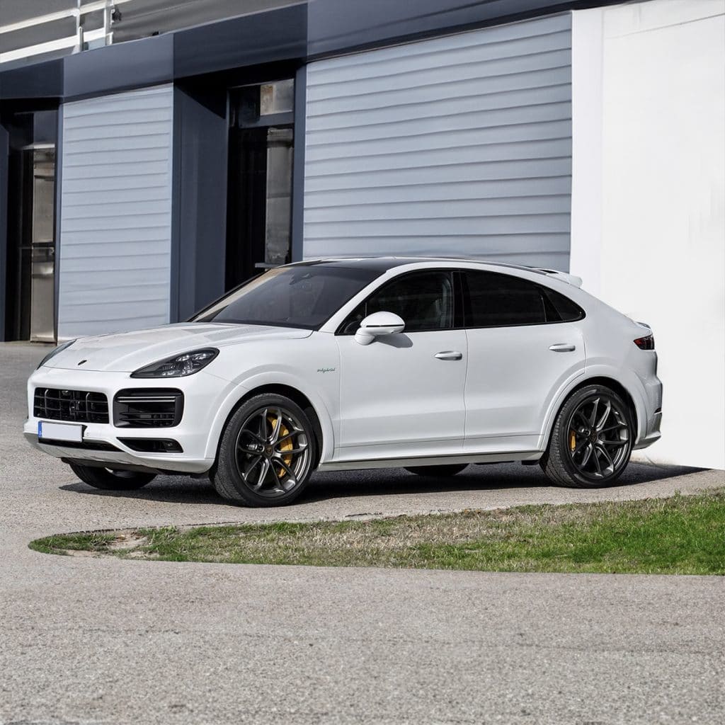 Which luxury electric SUV models are expected to lead the market in 2024