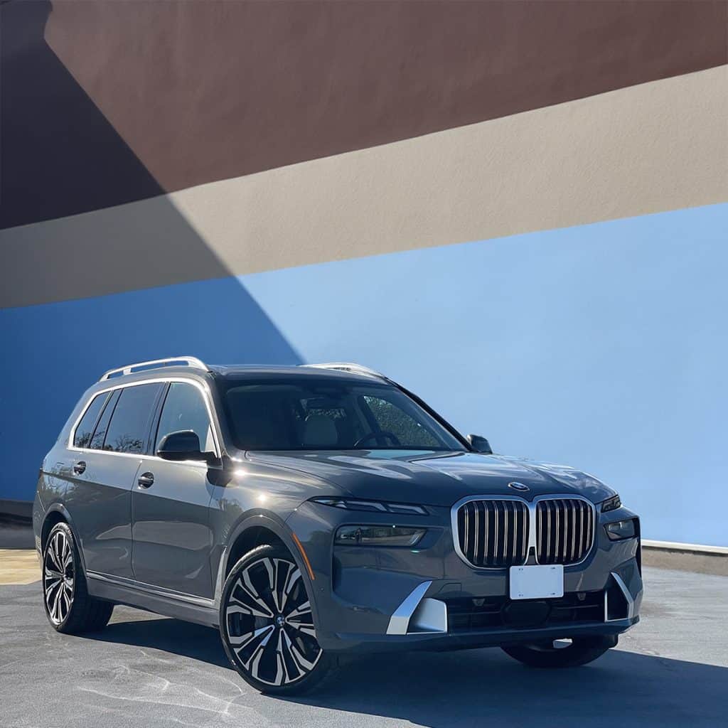 What are the leading large luxury SUVs with third-row seating available in 2024