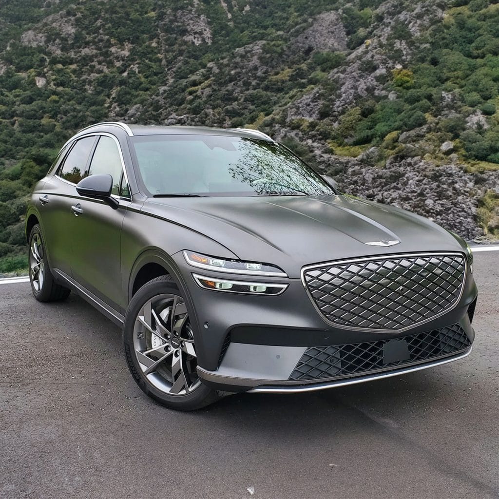 Which luxury SUVs are expected to dominate the market in 2024