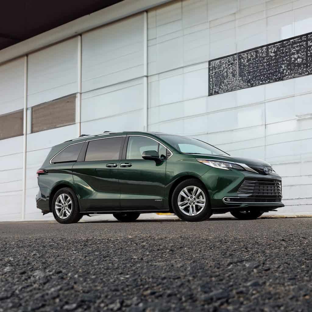 What are the top-rated minivans for fuel efficiency in 2024