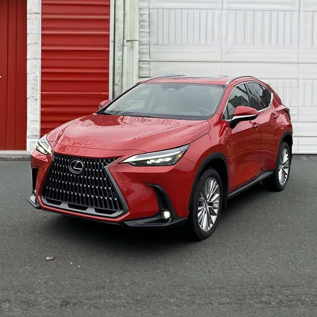 What are the leading luxury SUVs with superior fuel efficiency for 2024 and 2025