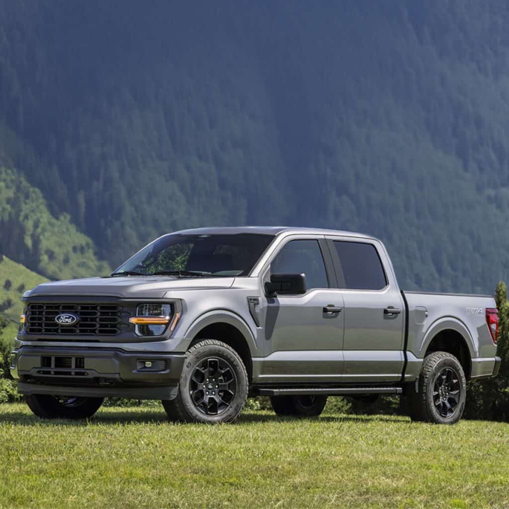 What are the top-rated hybrid full-size pickup trucks expected for 2024-2025