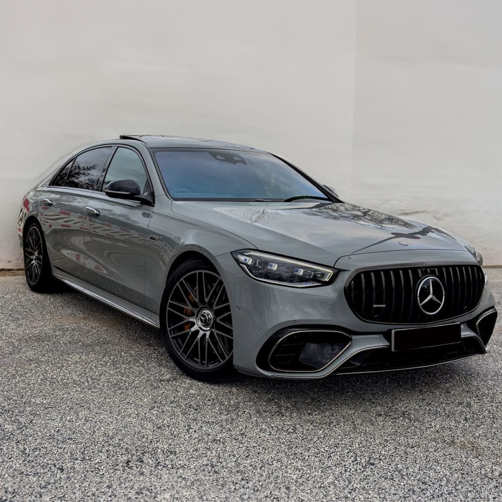 What innovative features are being introduced in the full-size luxury car segment for 2024