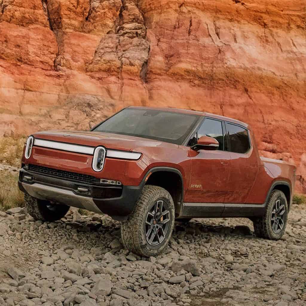 What are the top-rated electric pickup trucks debuting in 2024 and 2025