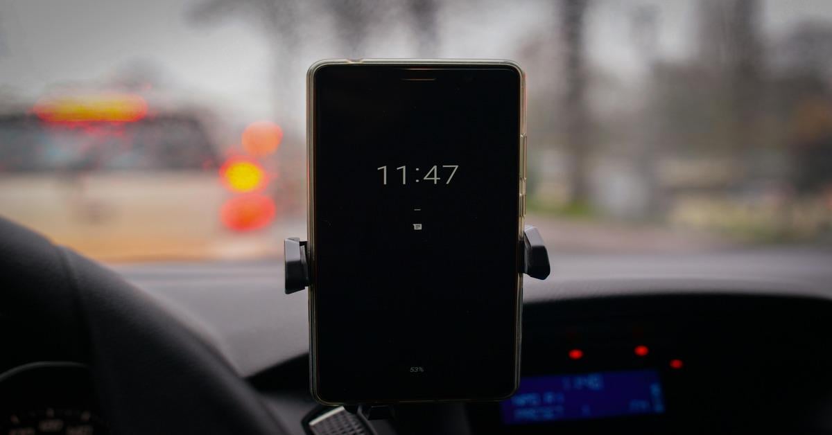 Wireless Charging Mounts: The Future of In-Car Smartphone Convenience